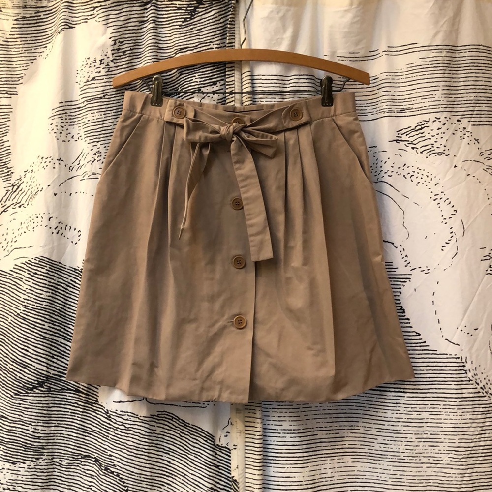 BCBG MAXAZRIA Khaki Skirt Sz. 6 Button Front and Pockets